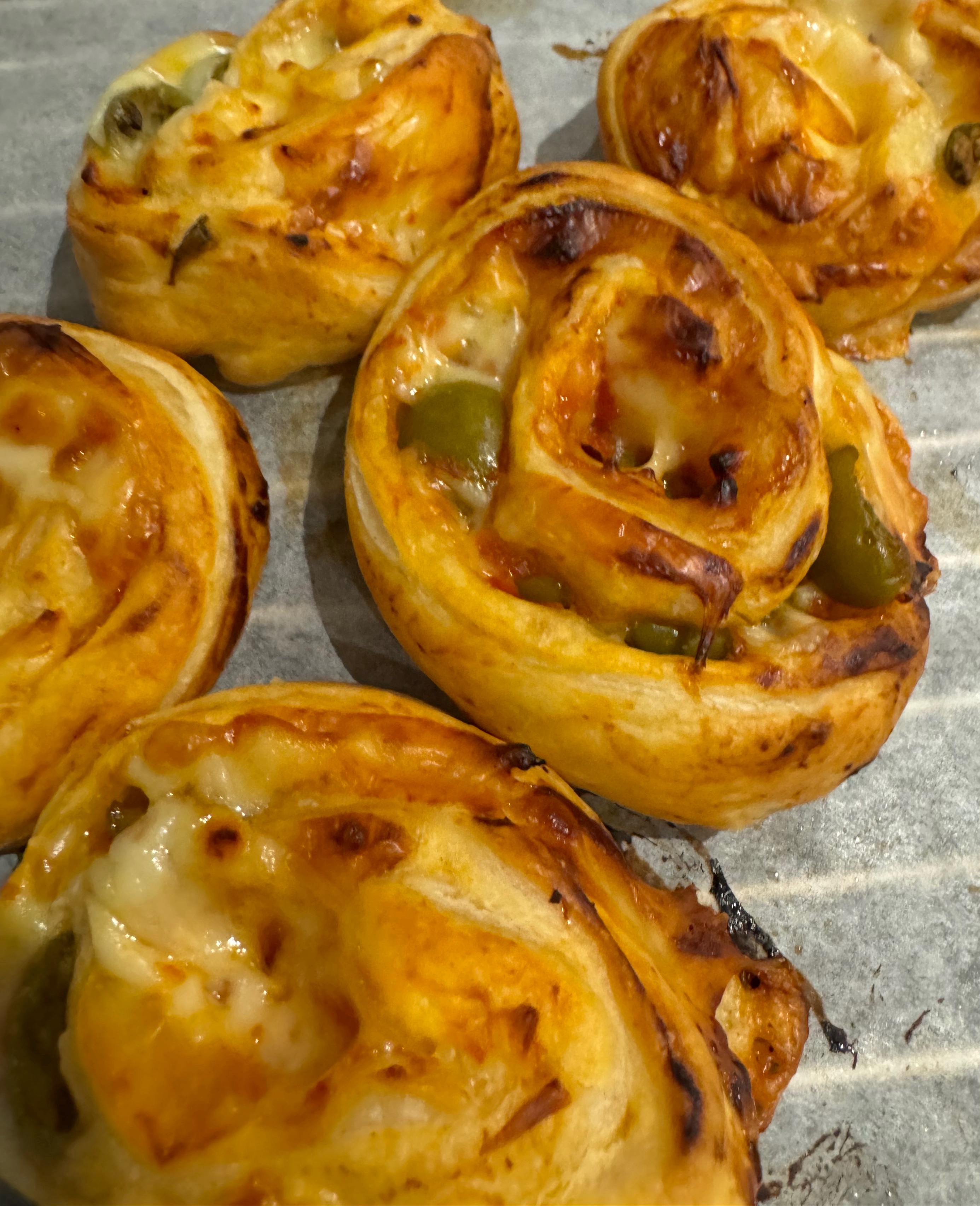 Quickest dinner pizza ever – Pizza Swirls