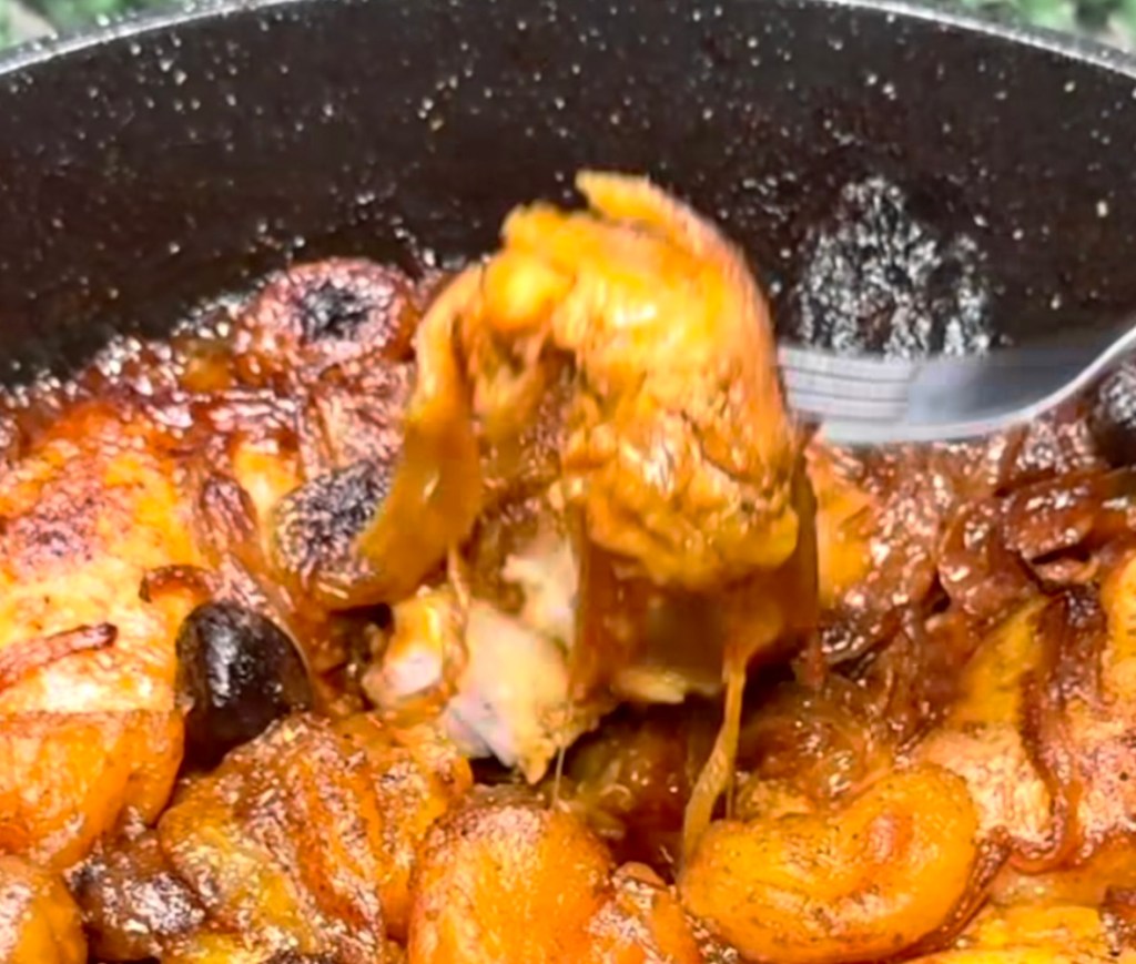 Sweet chicken with dried&nbsp;fruits