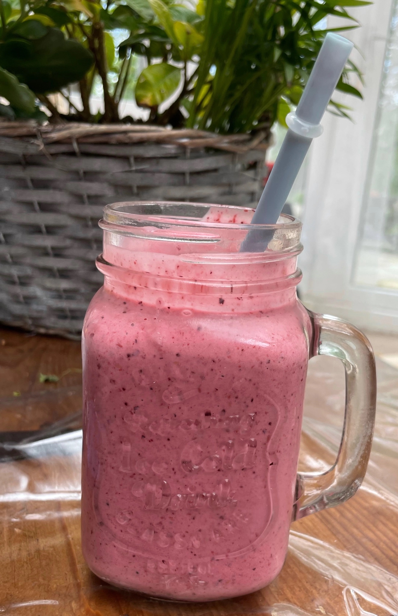 Red Berry Yogurt Smoothie (250 Calories)